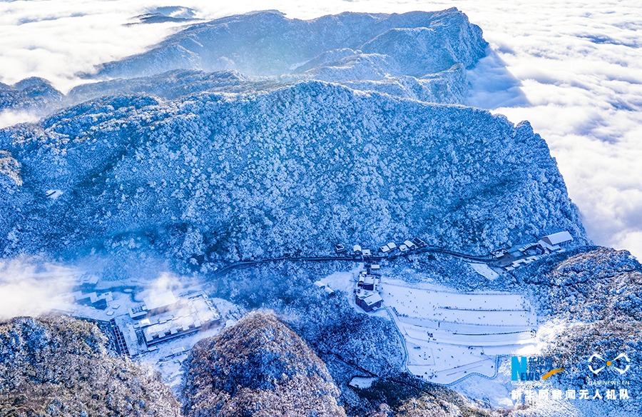 新华网:【"飞阅"中国】重庆金佛山的雪,气势磅礴!